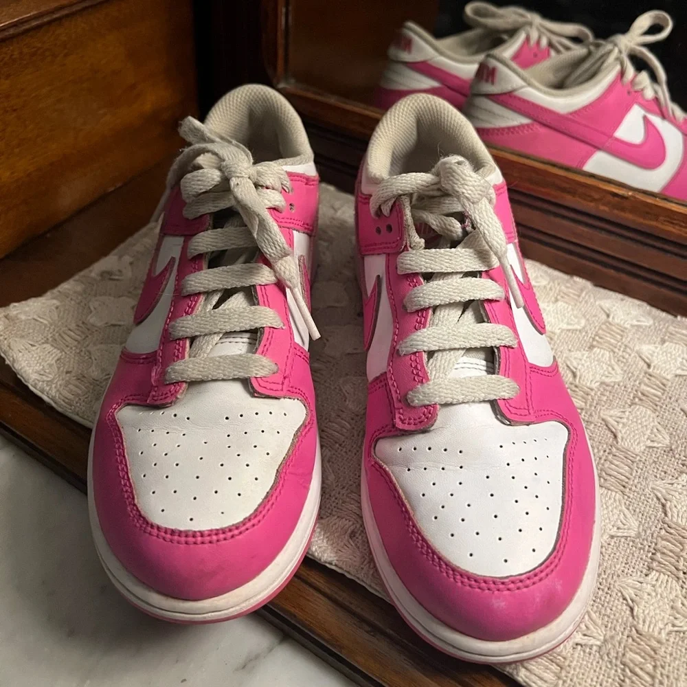 NIKE Classic Dunk‎ Low Top Activewear Streetwear Sneakers Pink White Girl's 2.5Y